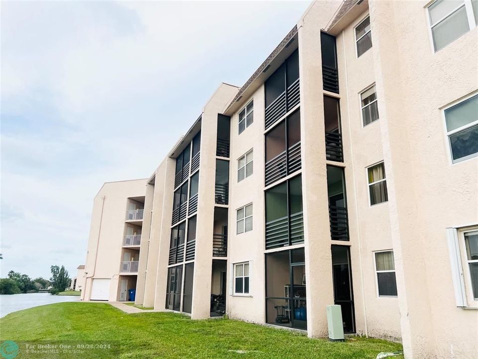 Active With Contract: $136,000 (2 beds, 2 baths, 815 Square Feet)