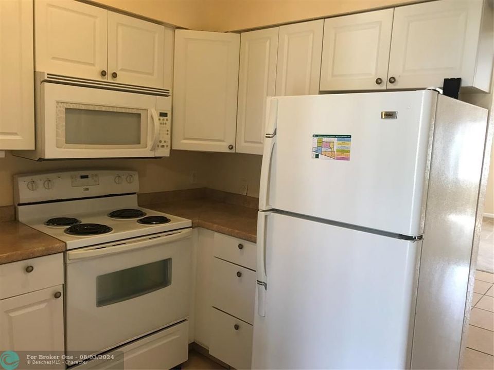 For Sale: $325,000 (3 beds, 2 baths, 1290 Square Feet)