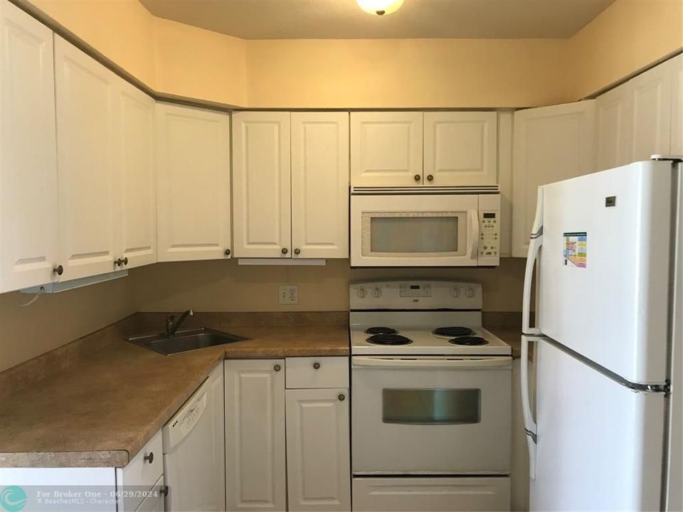 For Sale: $325,000 (3 beds, 2 baths, 1290 Square Feet)