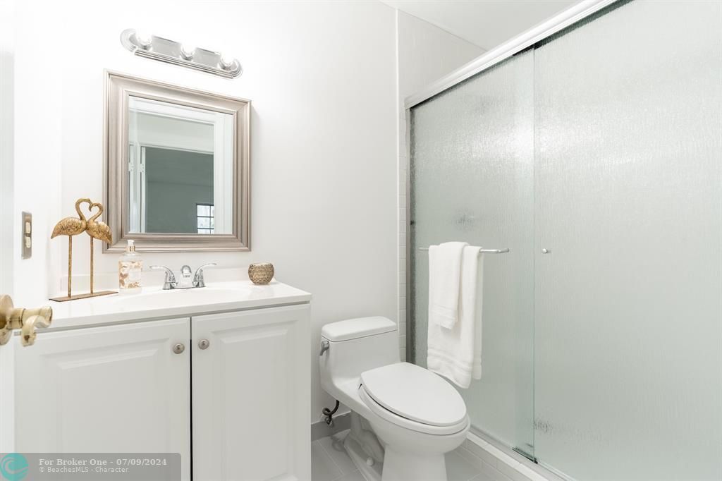 Active With Contract: $215,000 (2 beds, 2 baths, 1238 Square Feet)