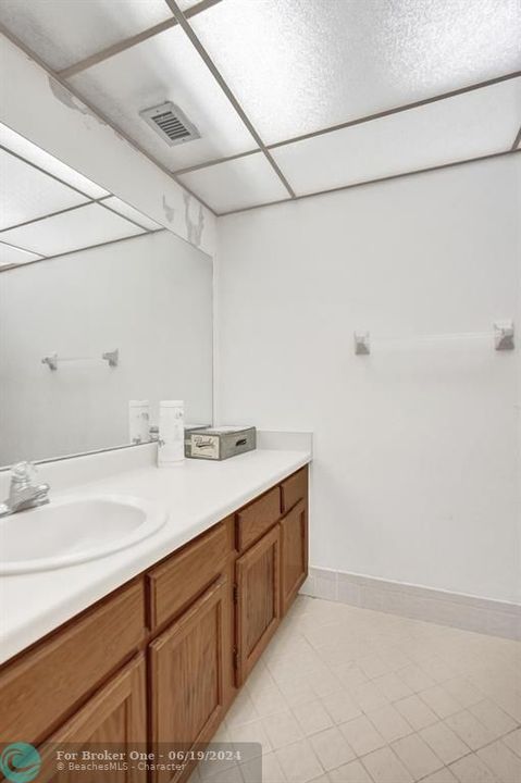 Active With Contract: $75,000 (2 beds, 2 baths, 1019 Square Feet)