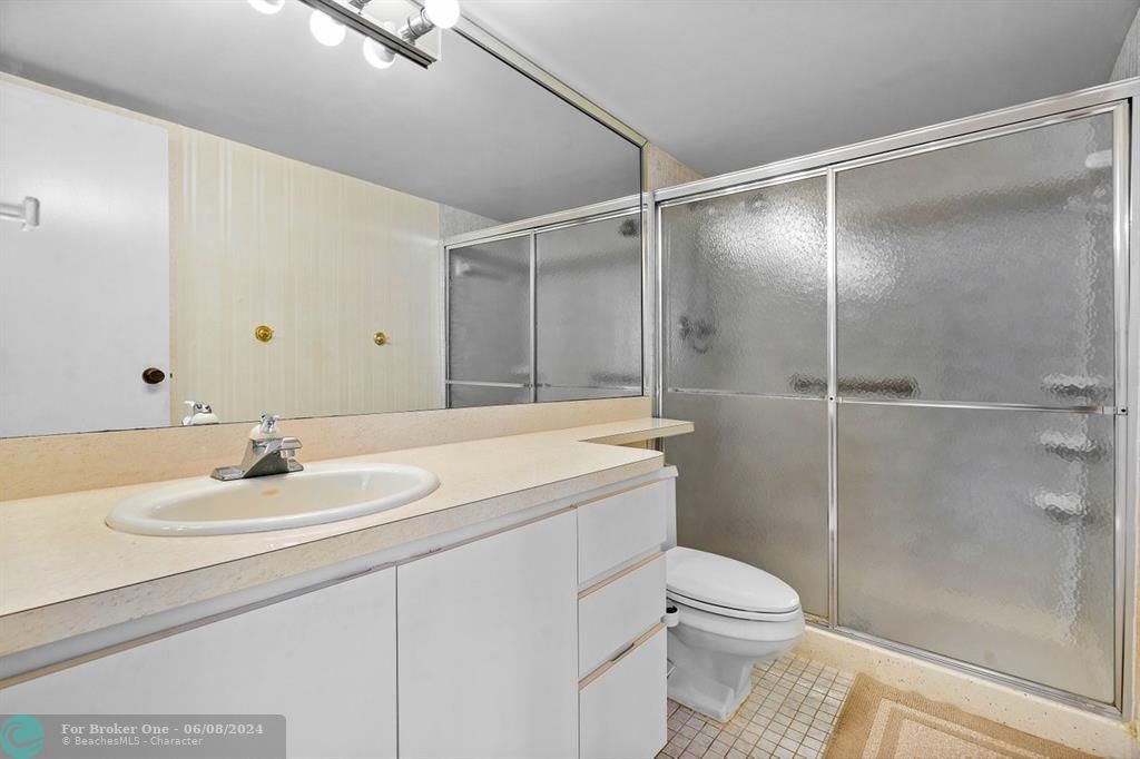 合同活跃: $365,000 (2 贝兹, 2 浴室, 1430 平方英尺)