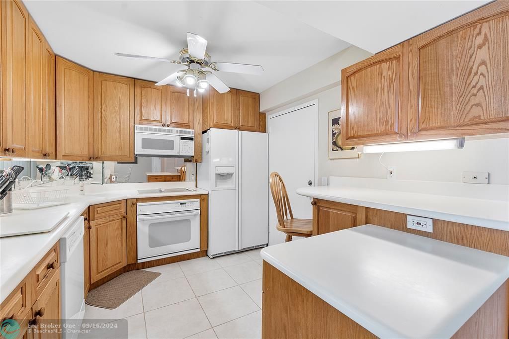 Active With Contract: $5,500 (2 beds, 2 baths, 1300 Square Feet)