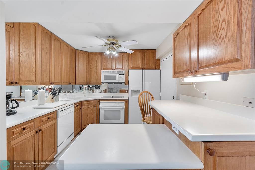 Active With Contract: $5,500 (2 beds, 2 baths, 1300 Square Feet)