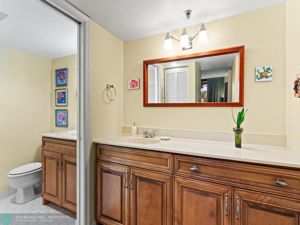 For Sale: $525,000 (2 beds, 2 baths, 1297 Square Feet)