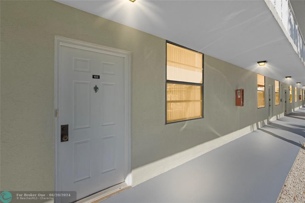Recently Sold: $359,000 (2 beds, 2 baths, 1385 Square Feet)