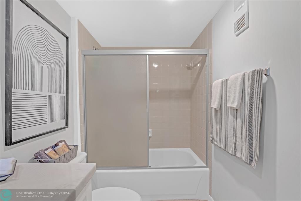 最近售出: $359,000 (2 贝兹, 2 浴室, 1385 平方英尺)