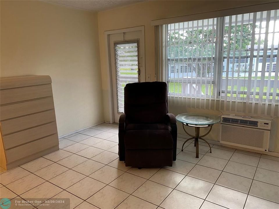 For Sale: $85,000 (1 beds, 1 baths, 598 Square Feet)