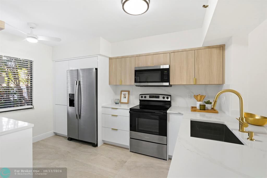 For Sale: $355,000 (2 beds, 2 baths, 1230 Square Feet)