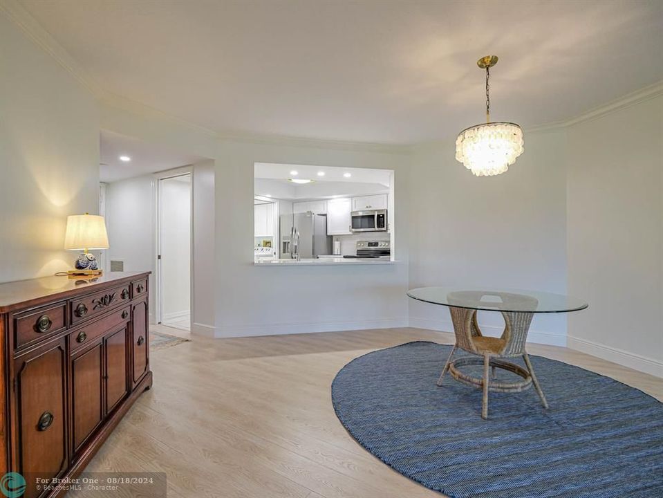 For Sale: $525,000 (2 beds, 2 baths, 1880 Square Feet)