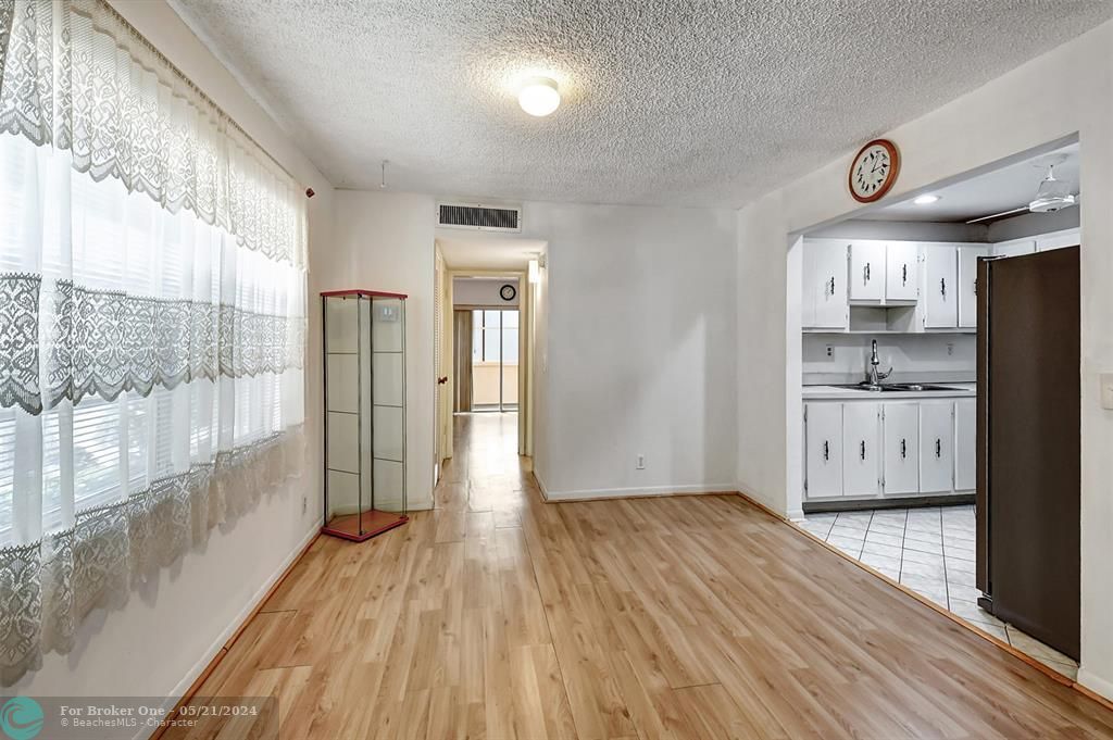 For Sale: $100,000 (1 beds, 1 baths, 760 Square Feet)