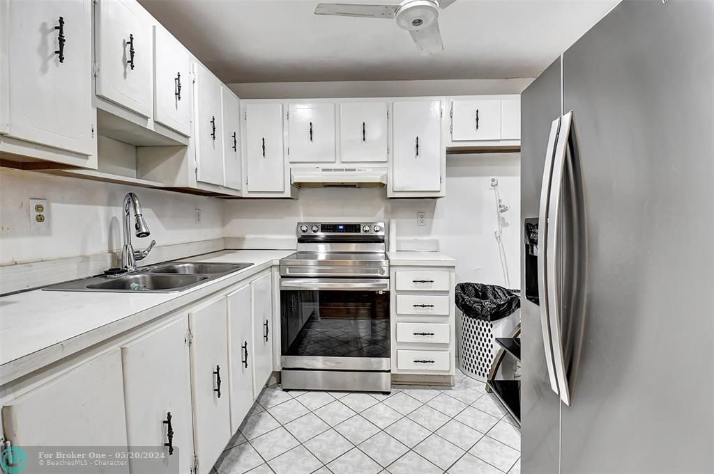 For Sale: $86,000 (1 beds, 1 baths, 760 Square Feet)