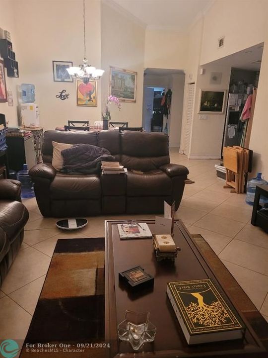 En Venta: $295,000 (3 camas, 2 baños, 1260 Pies cuadrados)