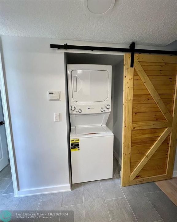 Active With Contract: $1,600 (1 beds, 1 baths, 621 Square Feet)