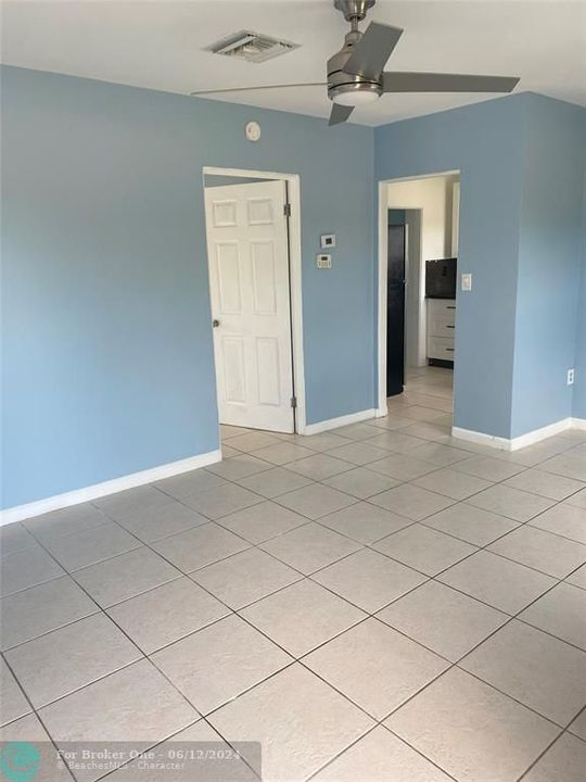 Active With Contract: $2,500 (2 beds, 1 baths, 929 Square Feet)