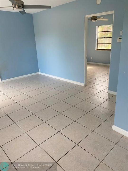 Active With Contract: $2,500 (2 beds, 1 baths, 929 Square Feet)