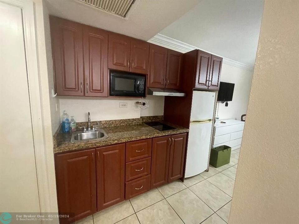For Sale: $175,000 (0 beds, 1 baths, 360 Square Feet)