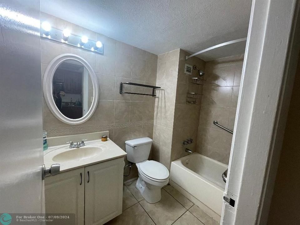 待售: $175,000 (0 贝兹, 1 浴室, 360 平方英尺)