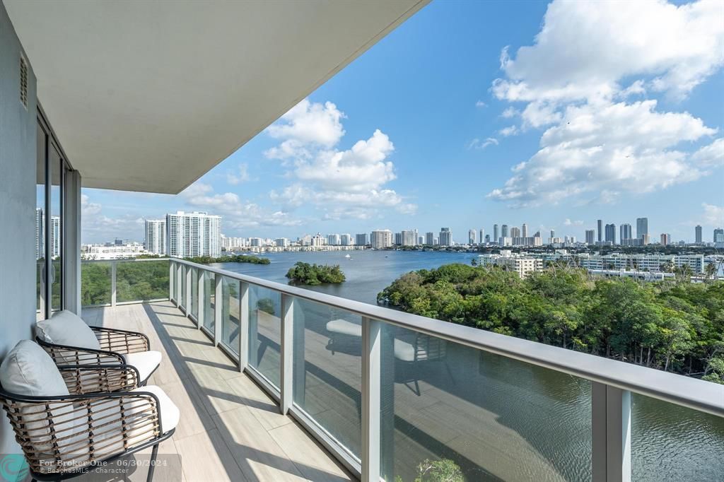 For Sale: $1,049,000 (3 beds, 3 baths, 1556 Square Feet)
