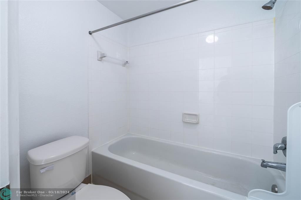 合同活跃: $2,900 (3 贝兹, 2 浴室, 1548 平方英尺)