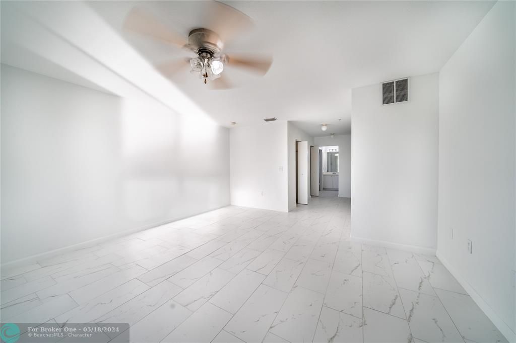 Active With Contract: $2,900 (3 beds, 2 baths, 1548 Square Feet)