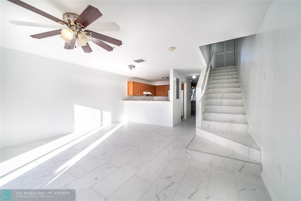 Active With Contract: $2,900 (3 beds, 2 baths, 1548 Square Feet)