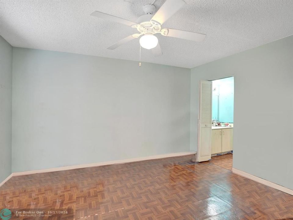 Active With Contract: $125,900 (2 beds, 2 baths, 860 Square Feet)