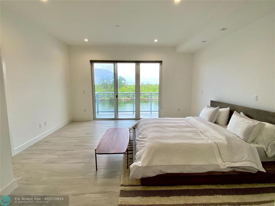 Recently Sold: $1,850,000 (3 beds, 3 baths, 2200 Square Feet)
