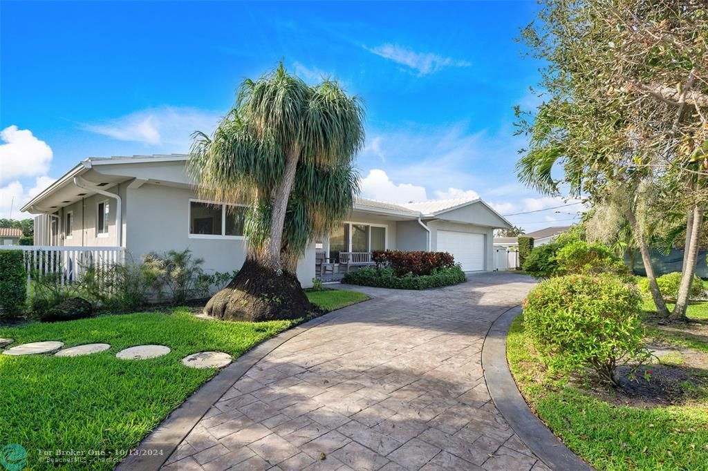 For Sale: $2,295,000 (3 beds, 2 baths, 2220 Square Feet)