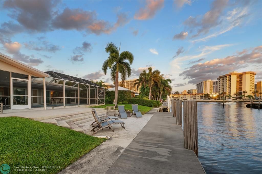 For Sale: $2,295,000 (3 beds, 2 baths, 2220 Square Feet)