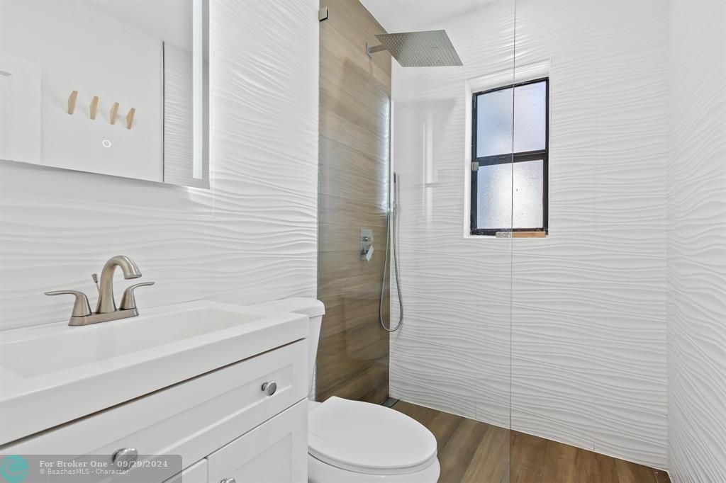 For Sale: $450,000 (3 beds, 1 baths, 1024 Square Feet)