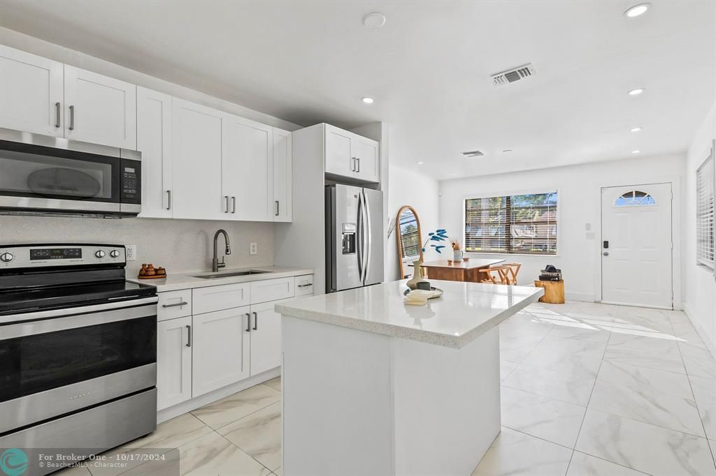 For Sale: $450,000 (3 beds, 1 baths, 1024 Square Feet)