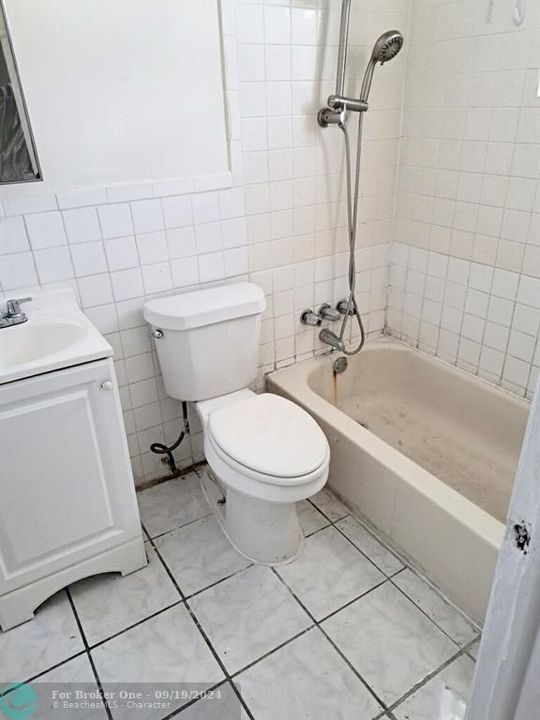 Recently Rented: $1,300 (1 beds, 1 baths, 3780 Square Feet)