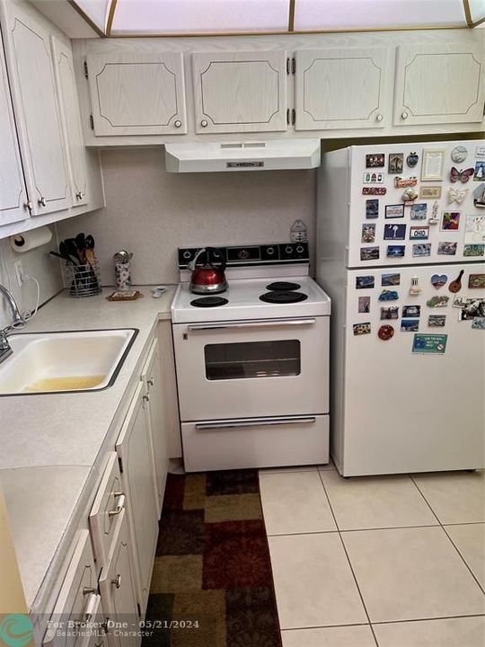 For Sale: $109,900 (1 beds, 1 baths, 621 Square Feet)