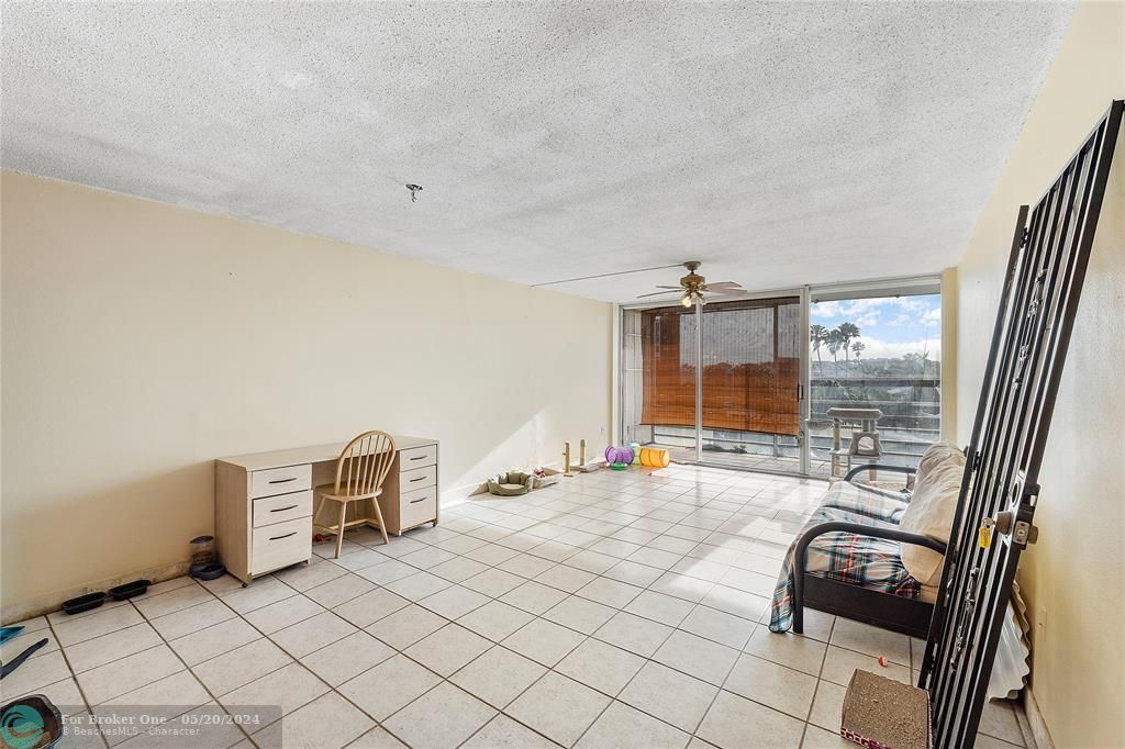 Active With Contract: $119,500 (1 beds, 1 baths, 825 Square Feet)
