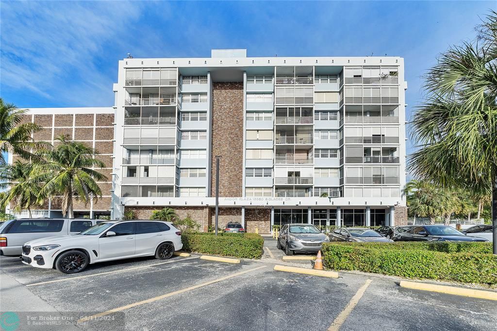 Active With Contract: $119,500 (1 beds, 1 baths, 825 Square Feet)