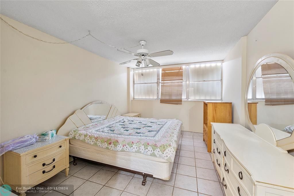 Active With Contract: $119,500 (1 beds, 1 baths, 825 Square Feet)