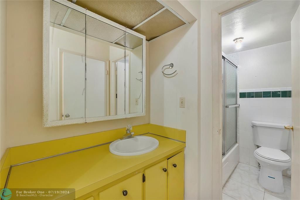 Под контрактом: $119,500 (1 спален, 1 ванн, 825 Квадратных фут)