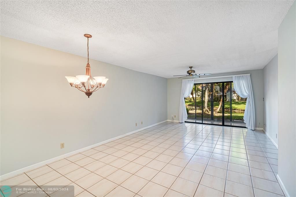 Active With Contract: $249,500 (2 beds, 2 baths, 1079 Square Feet)