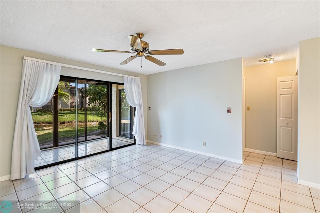 Active With Contract: $249,500 (2 beds, 2 baths, 1079 Square Feet)