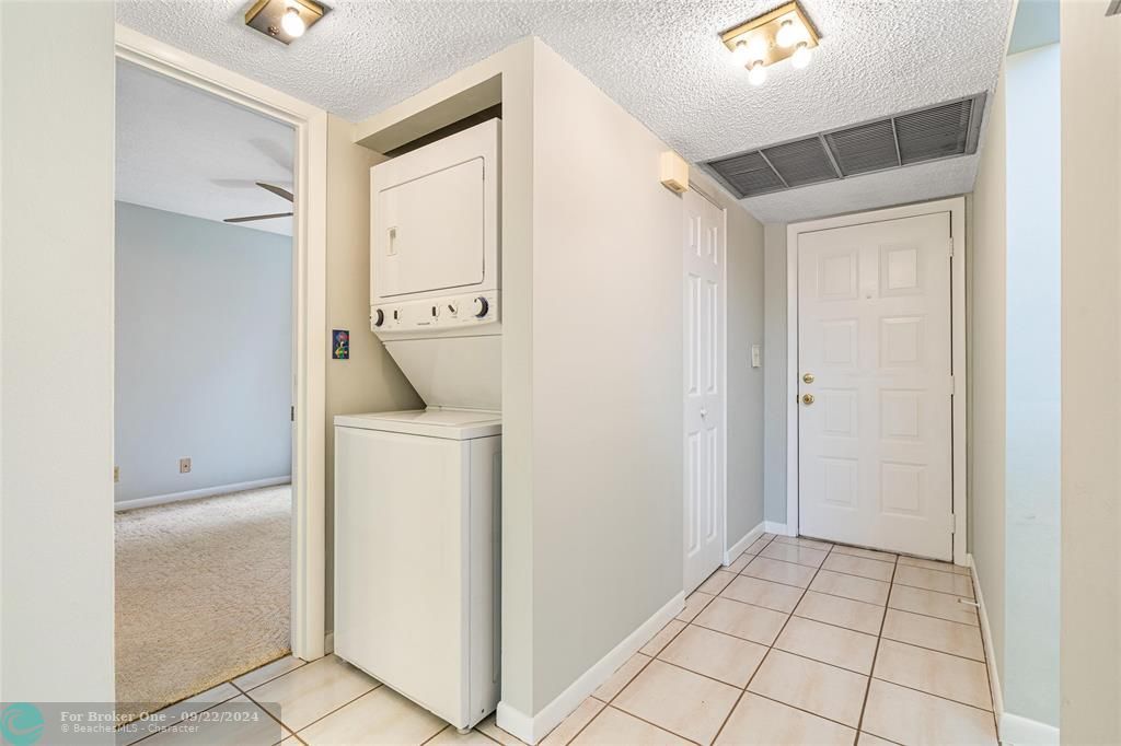 Active With Contract: $249,500 (2 beds, 2 baths, 1079 Square Feet)