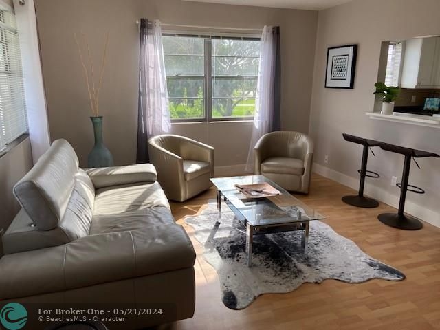 Active With Contract: $119,000 (1 beds, 1 baths, 703 Square Feet)