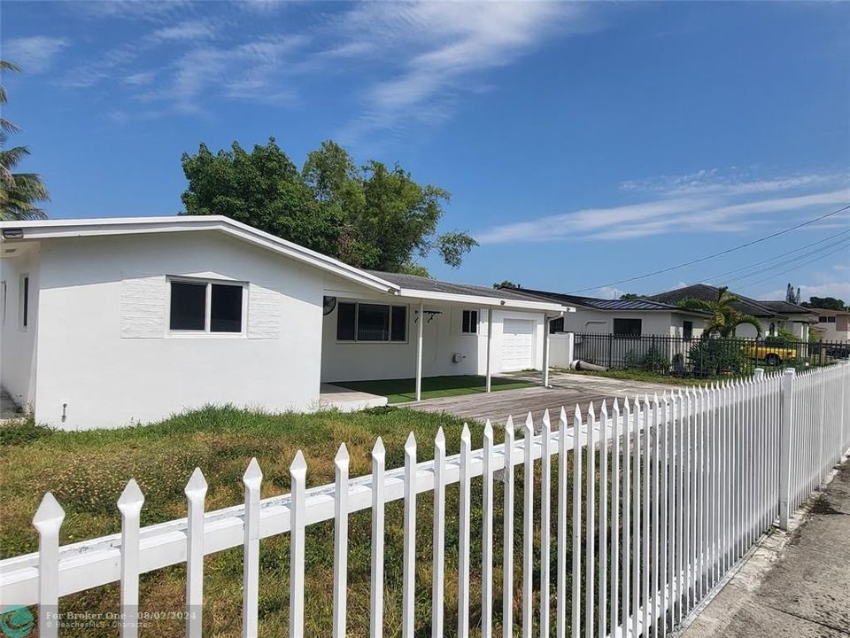 For Sale: $700,000 (4 beds, 2 baths, 1970 Square Feet)