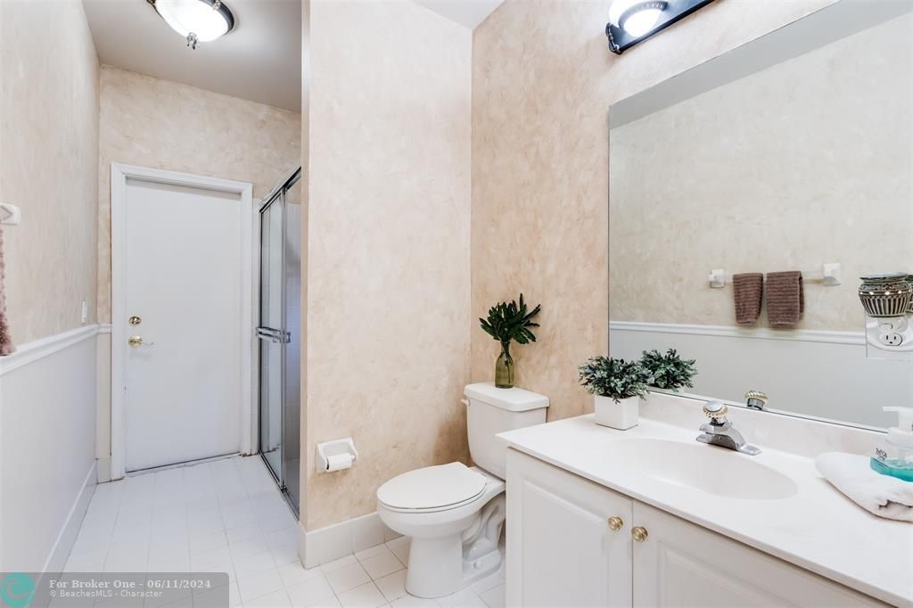 最近售出: $699,900 (3 贝兹, 3 浴室, 2856 平方英尺)