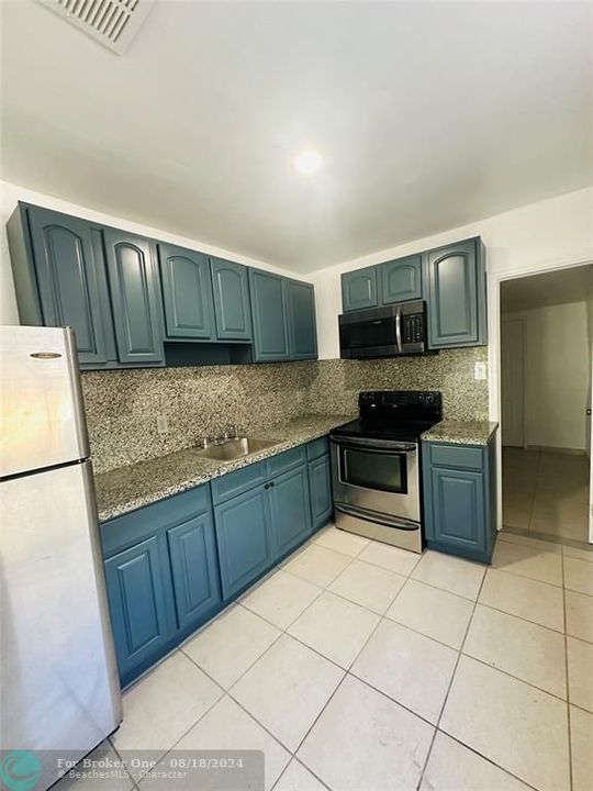 Recently Sold: $2,300 (2 beds, 1 baths, 2406 Square Feet)