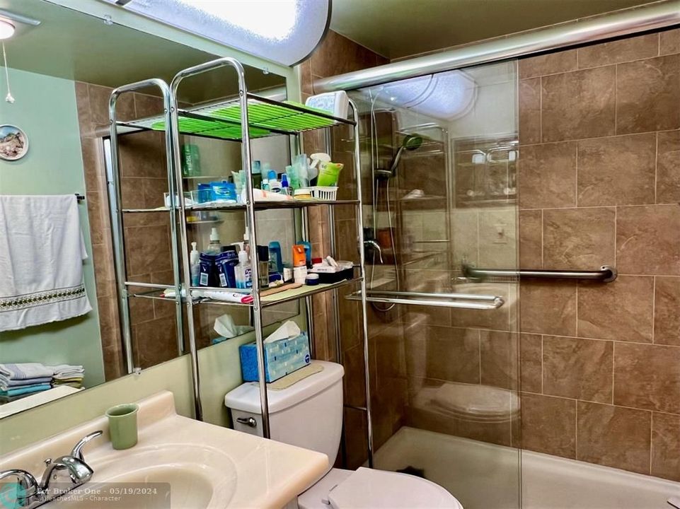 Active With Contract: $99,500 (1 beds, 1 baths, 593 Square Feet)