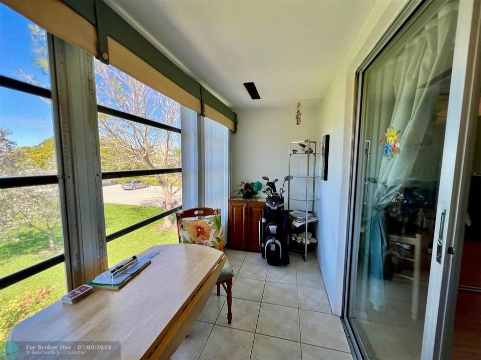 Active With Contract: $99,500 (1 beds, 1 baths, 593 Square Feet)