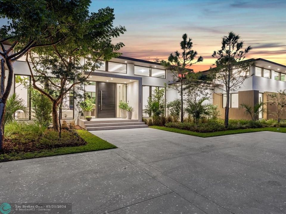 For Sale: $5,899,900 (5 beds, 5 baths, 5995 Square Feet)