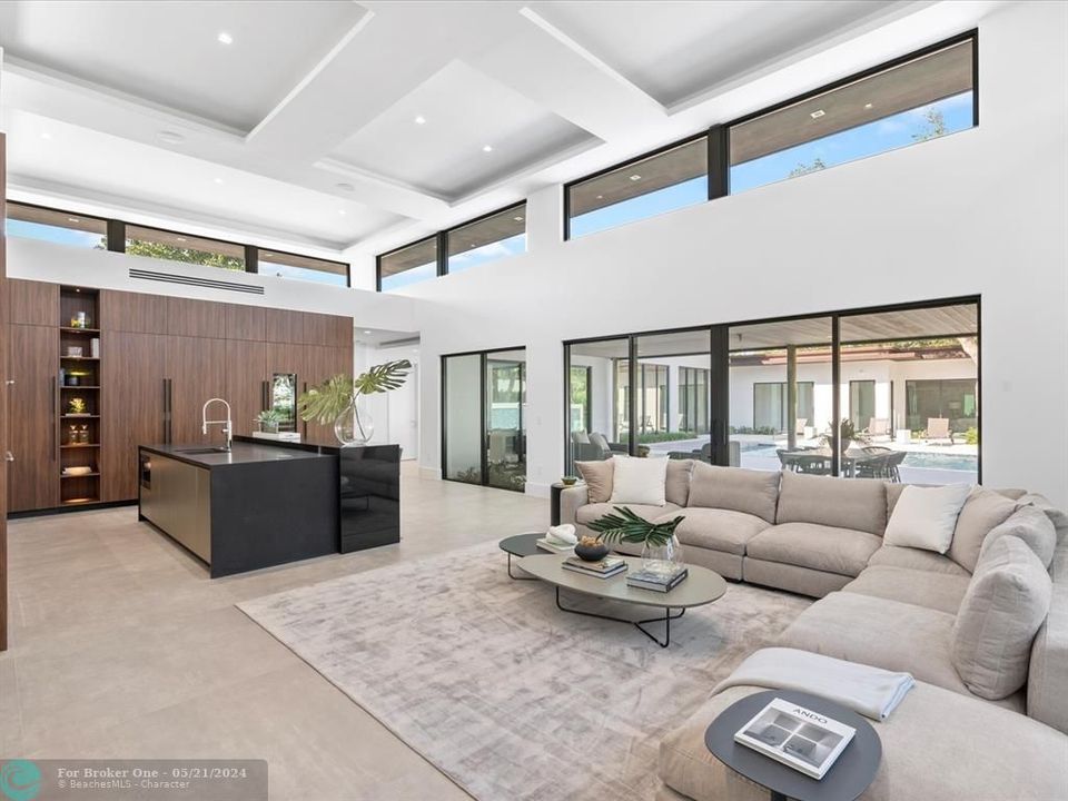 For Sale: $5,899,900 (5 beds, 5 baths, 5995 Square Feet)