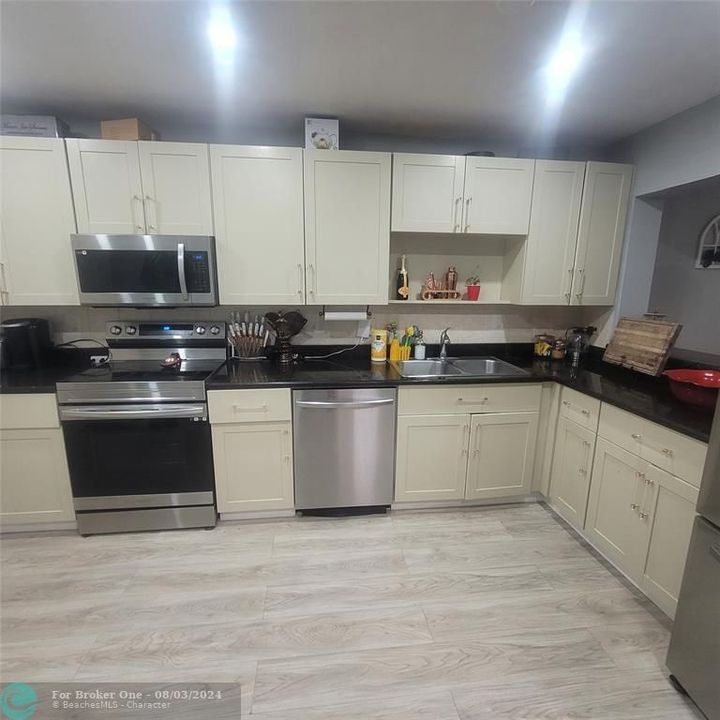 For Rent: $3,000 (3 beds, 2 baths, 1393 Square Feet)
